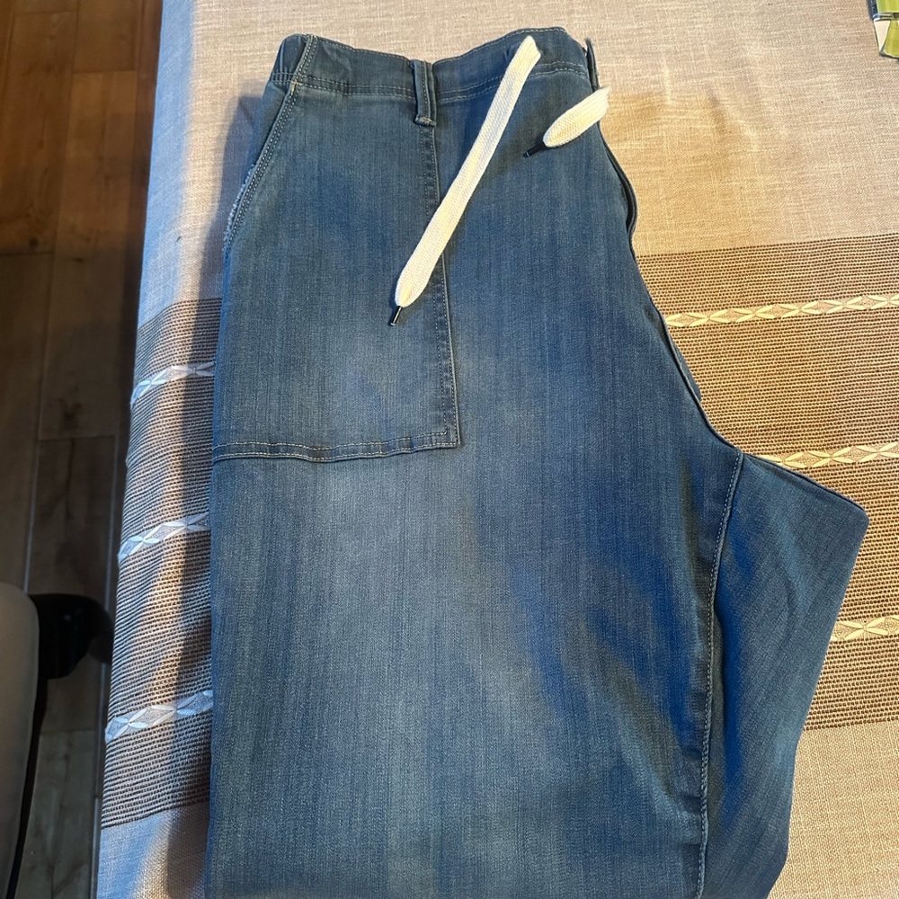 New w/o tags very stretchy drawstring waist Judy Blue Jeans